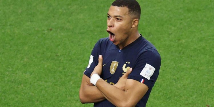 Kylian Mbappe çılgın teklif sonrası kararını verdi