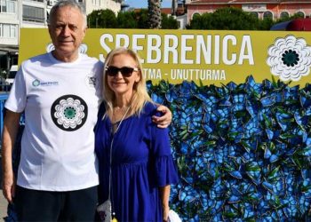 “Mavi Kelebekler” Zeliha Sunal’ın tablosunda canlandı