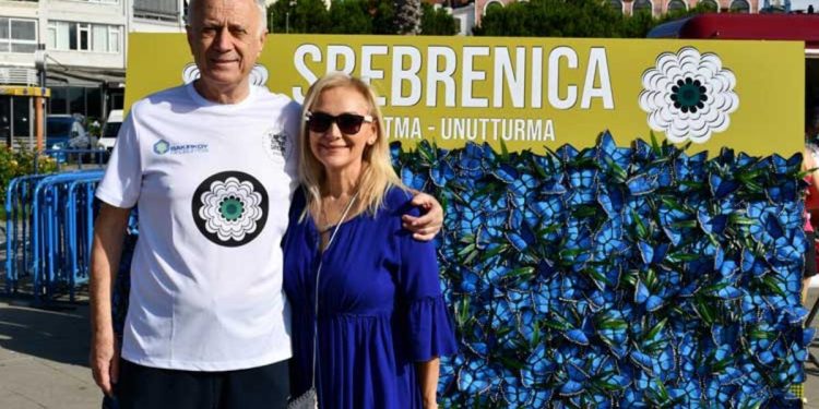 “Mavi Kelebekler” Zeliha Sunal’ın tablosunda canlandı