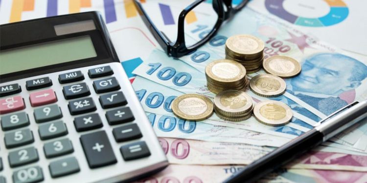 Memurlar artırım için masaya oturuyor