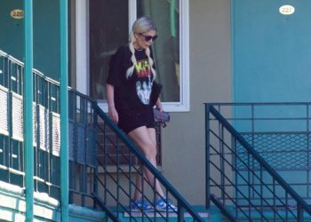 Milyarder annesi genç arkadaşıyla gününü gün ederken ünlü yıldız çocuklarıyla sokakta kaldı