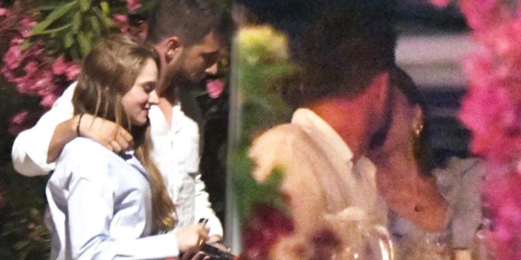 Miray Daner’den aşk öpücüğü!