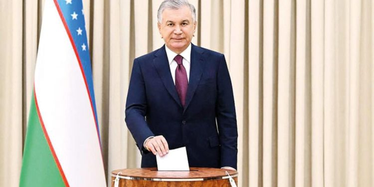 Mirziyoyev yüzde 87 takviye ile seçildi