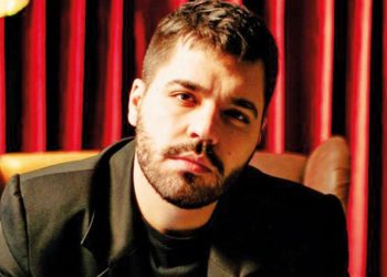 Müzik kulağı olan herkes fark eder bu benzerliği