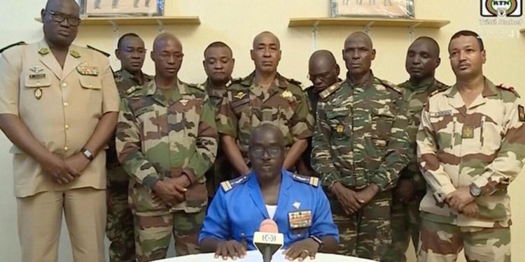 Nijer’de ordu idareye el koydu