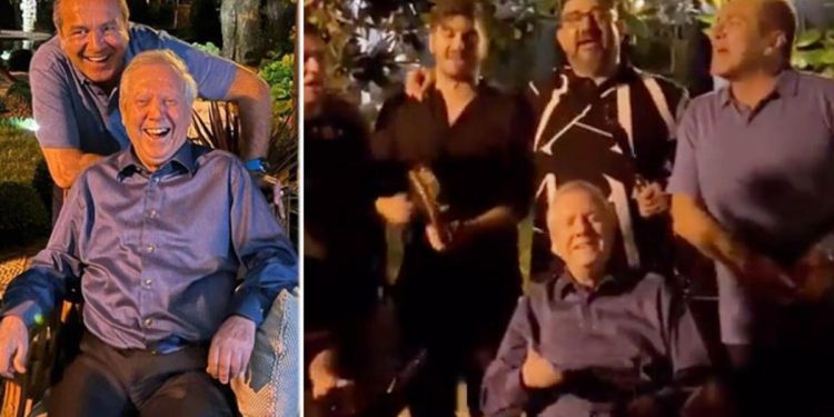 Orkestra çaldı, Aziz Yıldırım Fenerbahçe marşı söyledi