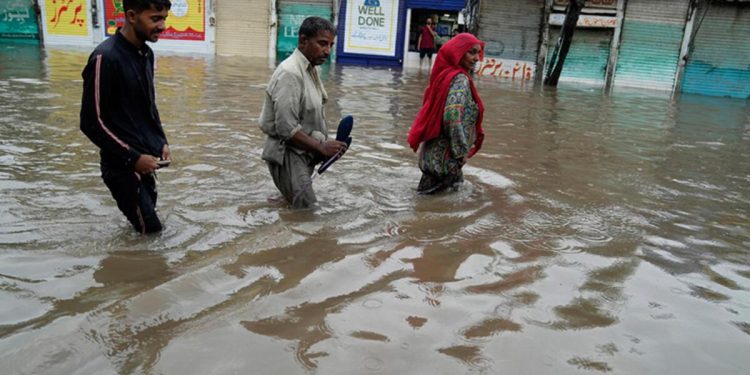 Pakistan’da sel ve fırtına: Çok sayıda meyyit
