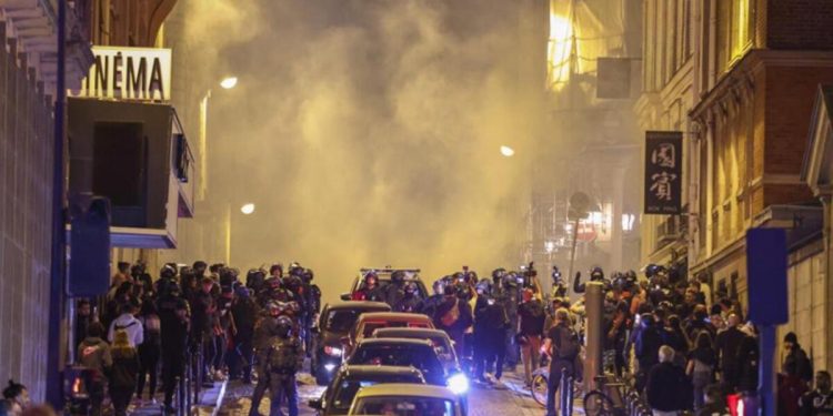 Paris’te belediye liderinin konutuna taarruz