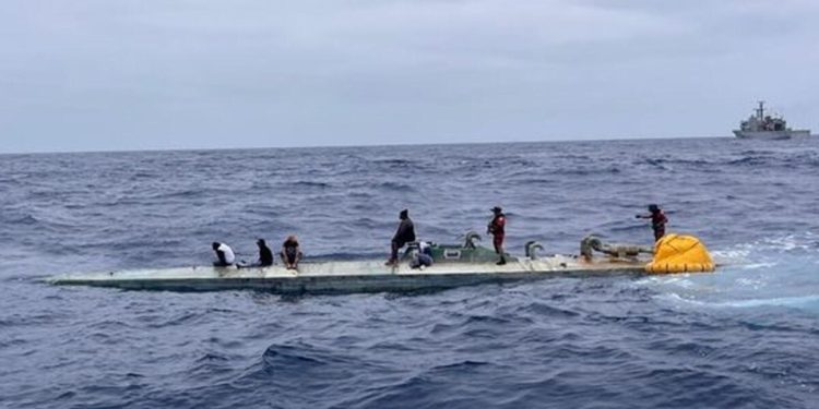 Pasifik açıklarındaki denizaltıda 3,5 tondan fazla uyuşturucu ele geçirildi