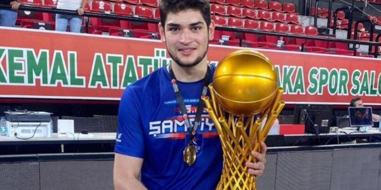 Pınar Karşıyaka’da Furkan imzayı attı