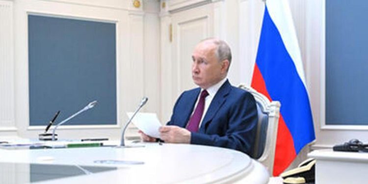 Putin: Rus halkı daha evvel hiç olmadığı kadar kenetlenmiş durumda