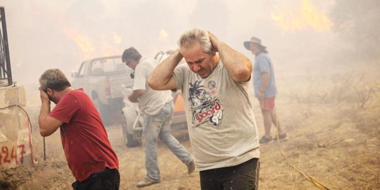 Rodos’ta yangın OHAL’i