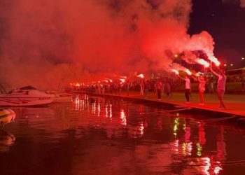 Samsunspor taraftarlarından meşaleli 58. yıl kutlaması