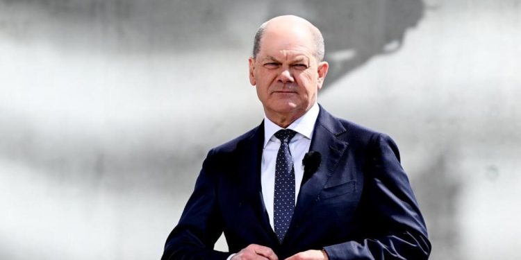 Scholz: Fransa’nın istikrarsız hale gelmesini beklemiyorum