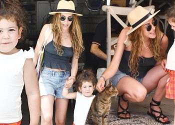 Sinem Kobal ile kızı Lalin tatilde