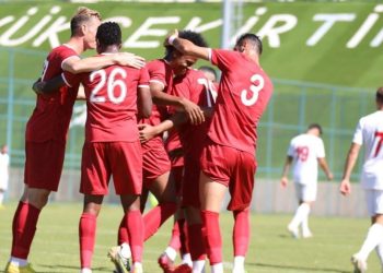 Sivasspor hazırlık maçında Antalyaspor’u 2-0 yendi