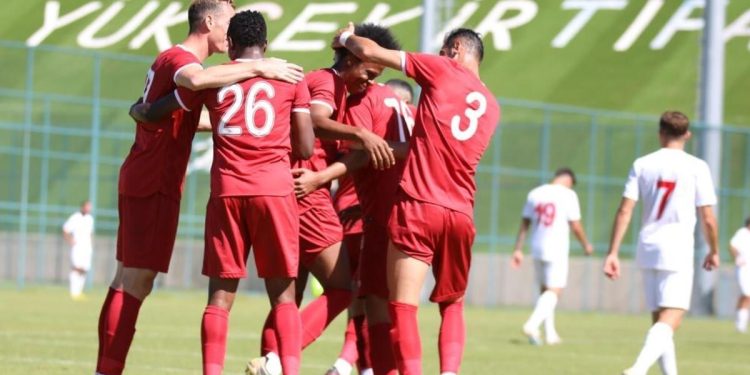 Sivasspor hazırlık maçında Antalyaspor’u 2-0 yendi