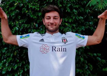 Son dakika: Beşiktaşlı futbolcu Emrecan Uzunhan trafikte hücuma uğradı