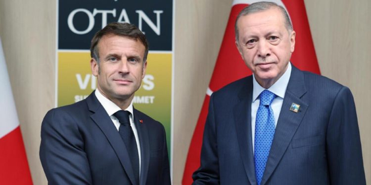 Son dakika… Cumhurbaşkanı Erdoğan, Fransa Cumhurbaşkanı Macron ile bir ortaya geldi