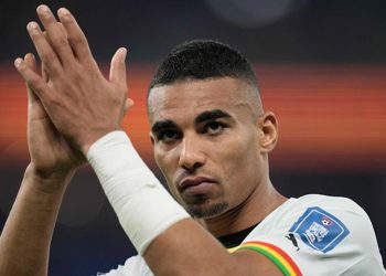 Son Dakika: Fenerbahçe’nin ilgilendiği Alexander Djiku’nun menajeri İstanbul’da!