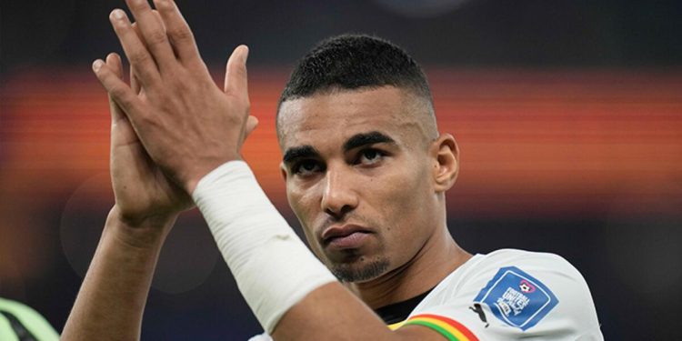 Son Dakika: Fenerbahçe’nin ilgilendiği Alexander Djiku’nun menajeri İstanbul’da!