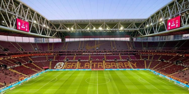 Son Dakika: Galatasaray, stat isim ve forma sponsorlukları sonrası kasaya girecek çılgın sayısı KAP’a bildirdi