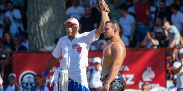 Son dakika haberi: 662. Kırkpınar Yağlı Güreşleri’nde başpehlivan belirli oldu! Yusuf Can Zeybek birinci sefer altın kemer sevinci yaşadı