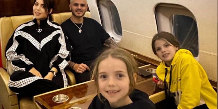 Son Dakika: Mauro Icardi, Galatasaray için İstanbul’a geliyor! Wanda Nara paylaşım yaptı… İneceği saat belirli oldu…