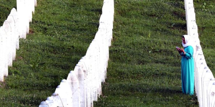 Srebrenitsa Soykırımı’nın 28’inci anma yılı:  30 soykırım kurbanı daha toprağa verildi
