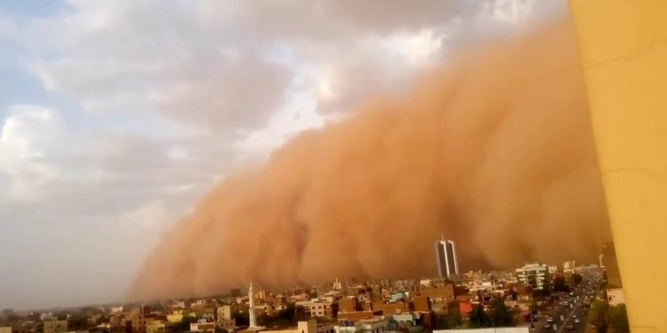 Sudan’da kum fırtınası tesirli oldu