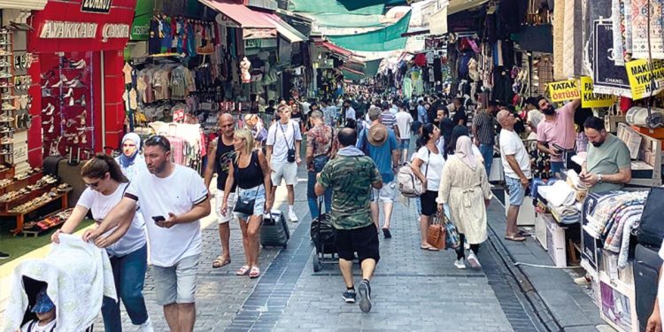 Tüccar okulu Eminönü çalışan bulamıyor