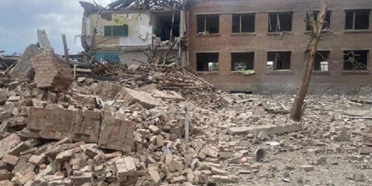 Ukrayna’da okula taarruz: 4 meyyit, 11 yaralı