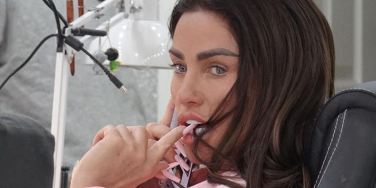 Ünlü yıldızın kelamlarına sunucu bile dondu kaldı: Benim kızım o kadar berbattı ki! İnanmazsan internette orta da bak