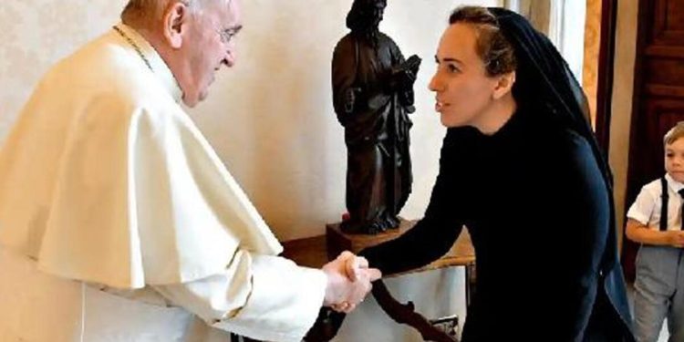 Wikileaks’in kurucusu Julian Assange’ın eşi, Para Francis ile görüştü