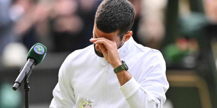 Winbledon’da finali kaybeden Novak Djokovic gözyaşlarını tutamadı