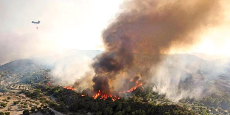 Yangın Yunanistan’ın F-16 cephaneliğini eritti