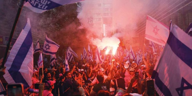 Yargıya tırpan yasası askıdan indi… İsrail yeniden sokaklarda