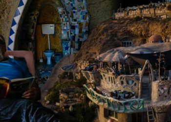 Yarım yüzyıl uğraştı, mağaradan bir kale yarattı! İsrail hükümeti 50 yıl sonra tahliye kararı verdi