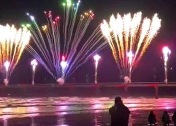 Yeni Zelanda’da 35 bin kişi havai fişek gösterisini izledi