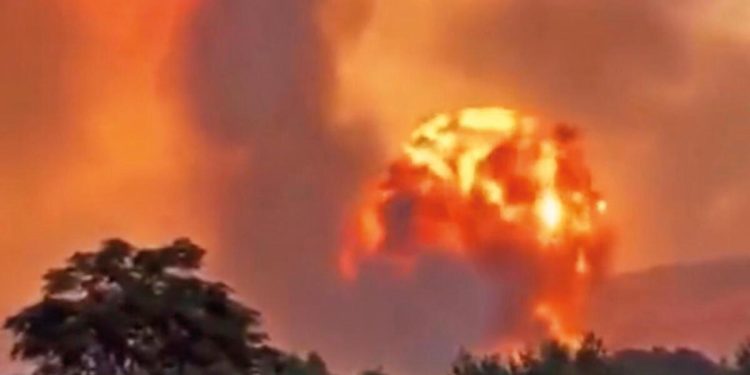 Yunan jetlerine yangın tahliyesi