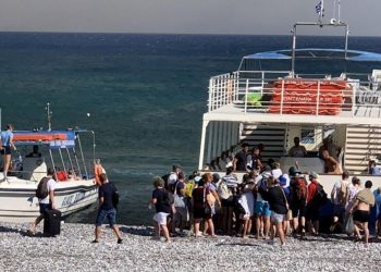 Yunanistan orman yangınlarıyla boğuşuyor! Rodos Adası’ndan tahliyeler sürüyor