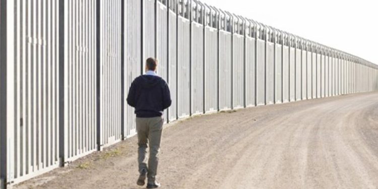 Yunanistan sonda yeni duvara başladı