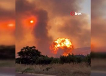 Yunanistan’da faciadan dönüldü! Yangın bölgesindeki mühimmat deposu patladı