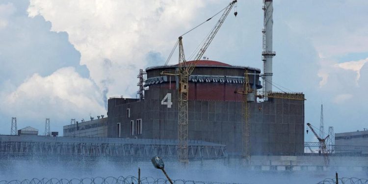 Zelenskiy: Rusya, Zaporijya Nükleer Santrali’nde mahallî bir patlama yapabilmek için teknik olarak hazır