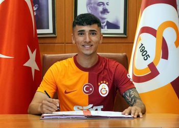 19 yaşındaki Caner Doğan, Galatasaray ile profesyonel kontrat imzaladı