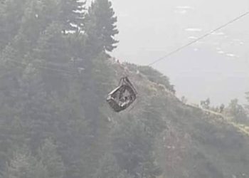 274 metre yükseklikte asılı kaldılar