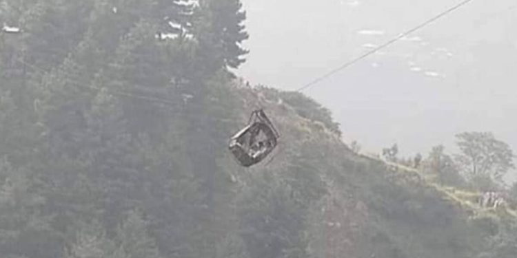 274 metre yükseklikte asılı kaldılar