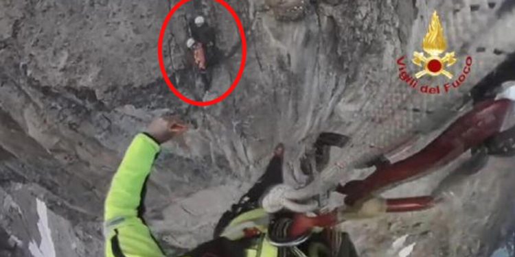 3 bin metrede mahsur kaldılar! Nefes kesen kurtarma operasyonu