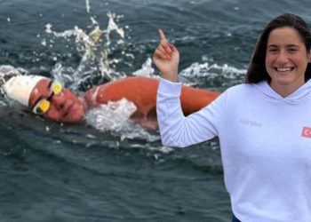 Açık su yüzücüsü Aysu Türkoğlu tarihe geçti