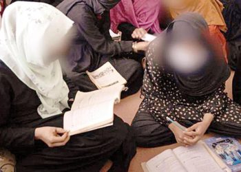 Afganistan’da kız okulları yeraltına indi